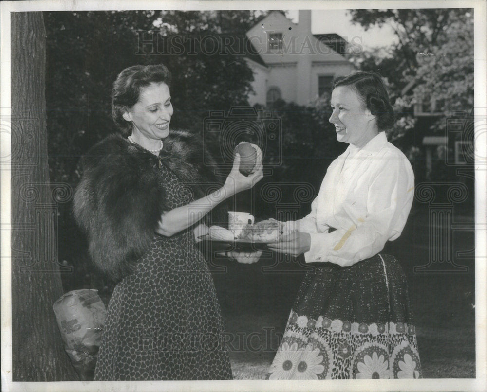 1956 Host Mrs Worthy Guest Fernandes Grabbing Hamburger - Historic Images