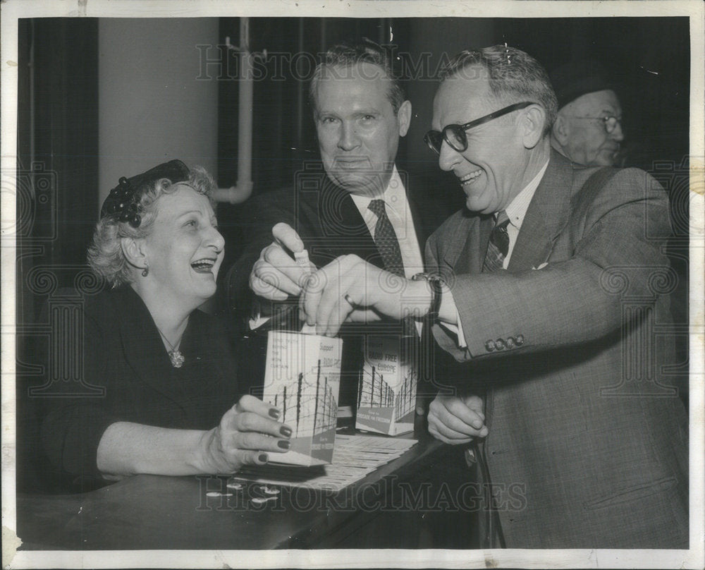 1957 Press Photo Pres Cook County Council Mrs. E. Woodson &quot;Crusade for Freedom&quot; - Historic Images