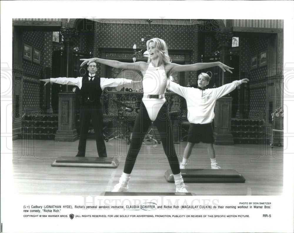 PRESS PHOTO CLAUDIA SCHIFFER GERMAN MODEL ACTRESS JONATHAN HYDE MACAULAY CULKIN - Historic Images