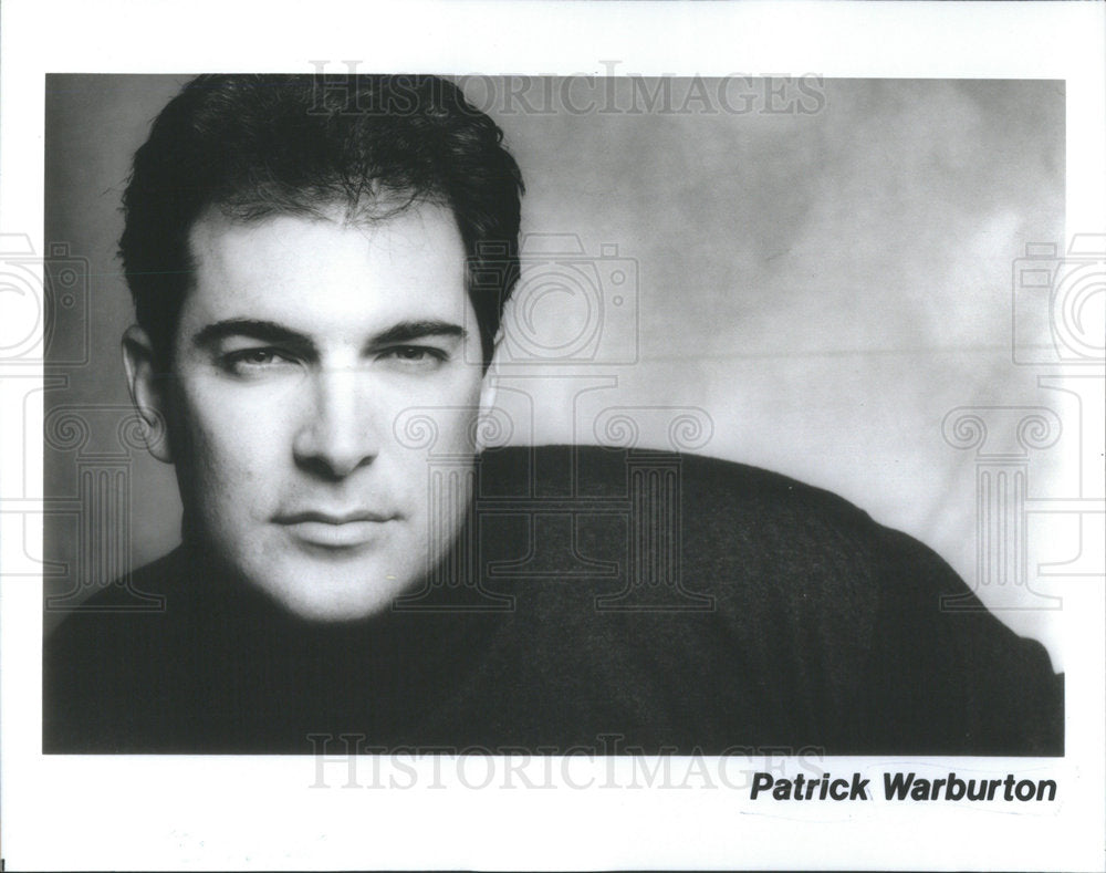 Press Photo Patrick John Warburton television David Puddy Jeb Denton News Radio - Historic Images