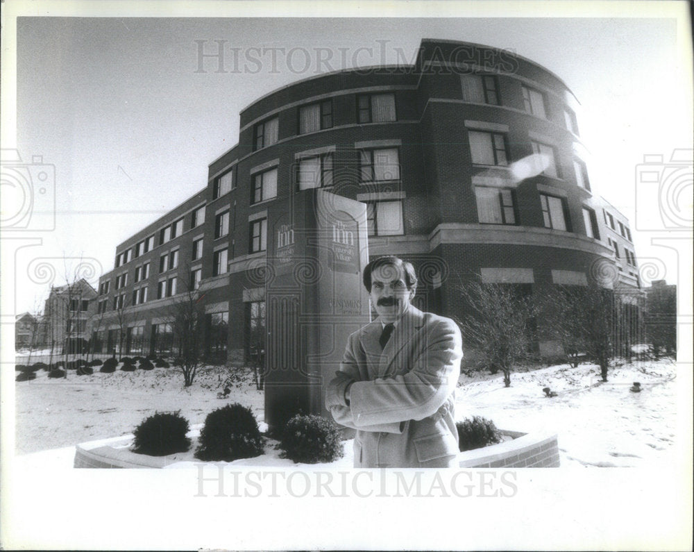 1988 Press Photo Robert J. Winter Jr./Charles H. Shaw Co./Hospital/Illinois - Historic Images