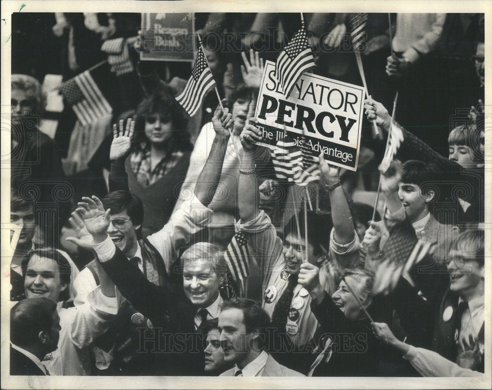 1984 Press Photo Sen Charles Percy plows through crowd with President Reagan - Historic Images