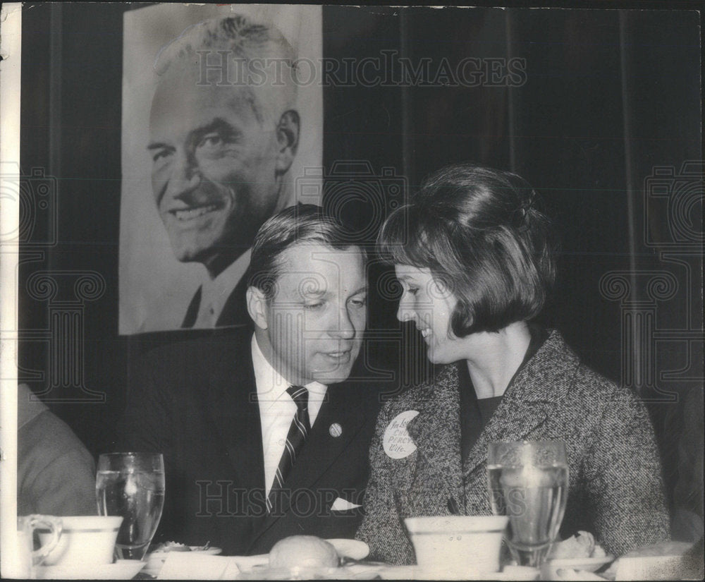 1984 Press Photo Charles Percy Wife Riverwoods Country Club Deerfield Whisper - Historic Images