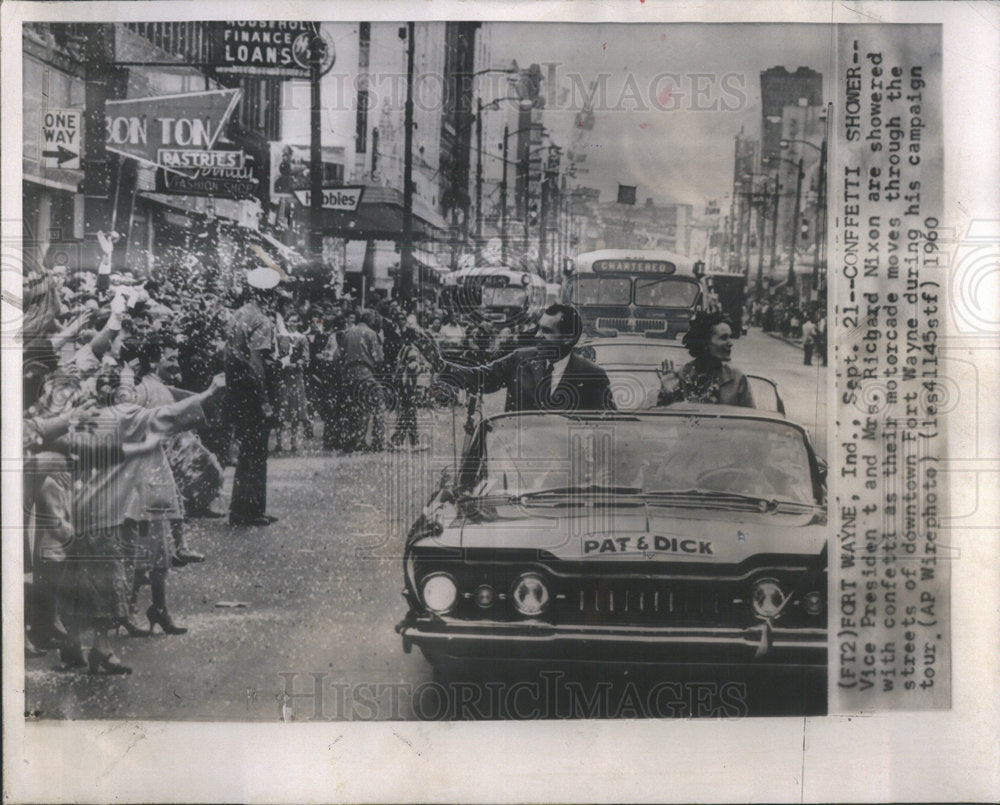 1960 Press Photo Vice President Nixon &amp; Wife During Campaign Tour - Historic Images