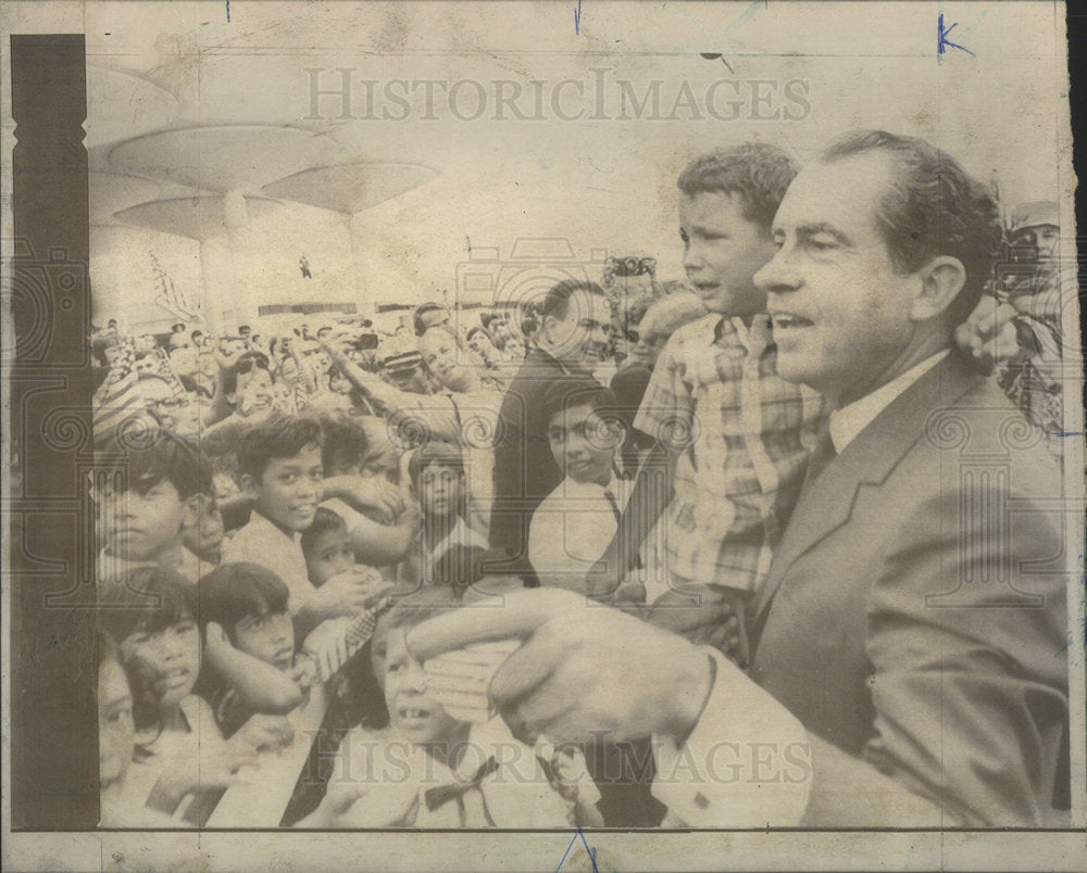 1969 Press Photo President Nixon at Guam International Airport - Historic Images