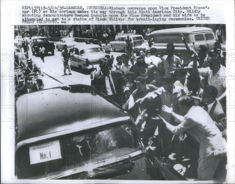 1958 Rioters Converge Vice President Nixon Widly Simoh Bolivar - Historic Images