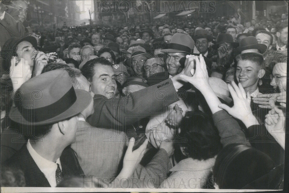 1956 PRESIDENT .RICHARD NIXON U.S. CAUGHT  CROWDS PARADE DOWN STATE-Historic Images