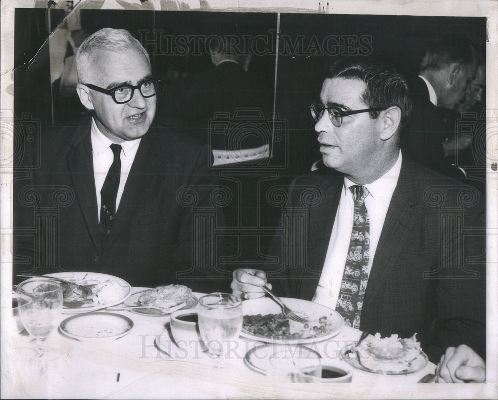 1962 Press Photo John Norman Manager Investment Department University Club Hotel - Historic Images