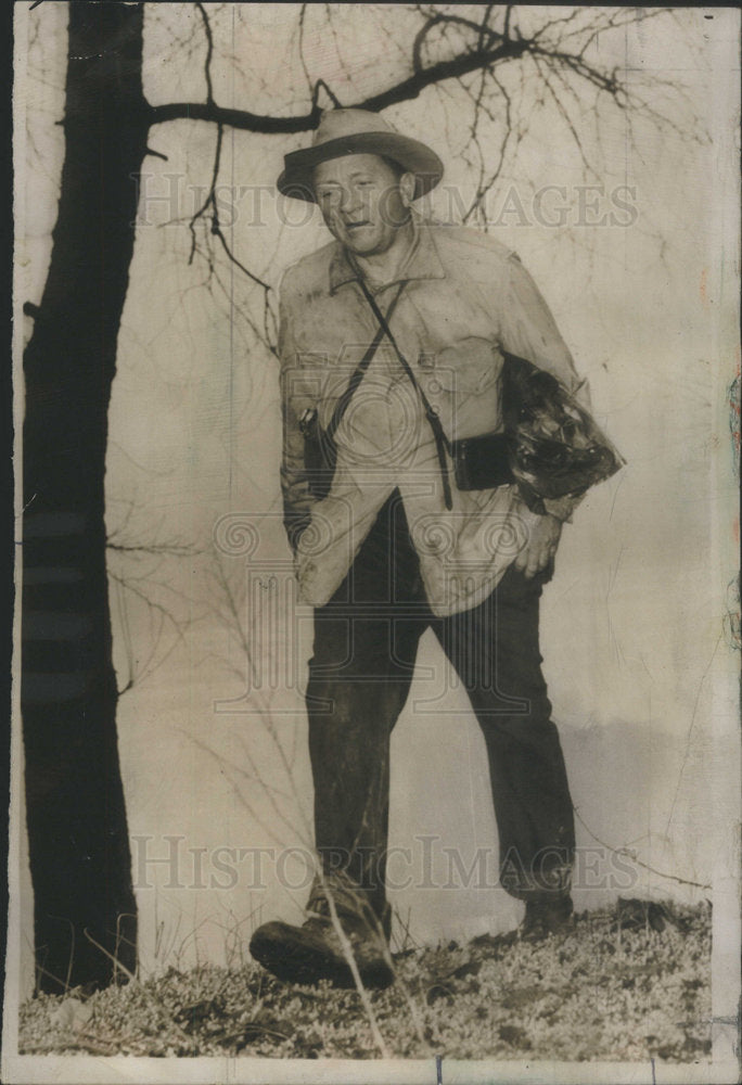 Press Photo Man Cowboy Hat - Historic Images