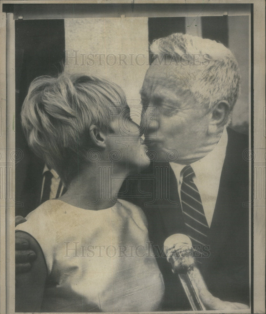 1966 WILLIAM .O. DOUGLAS SUPREME COURT JUSTICE U.S. BRIDE CATHLEEN - Historic Images