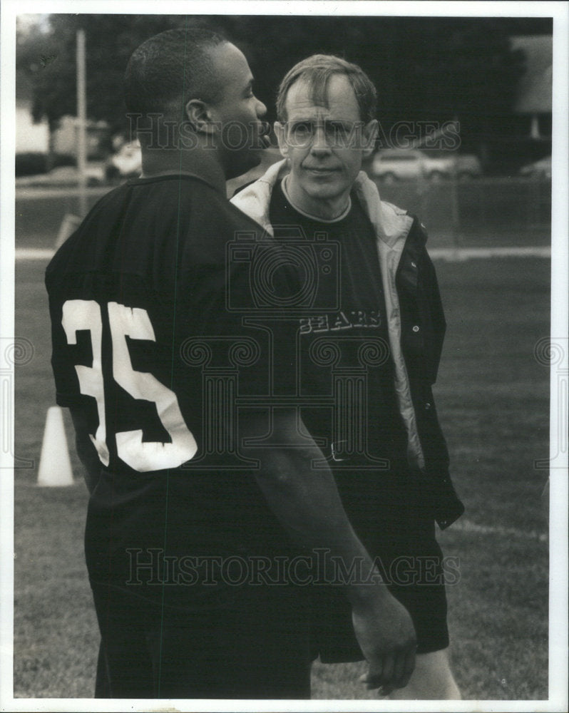 1993 Press Photo Michael Schaefer Chicago Bears Team Physician - Historic Images