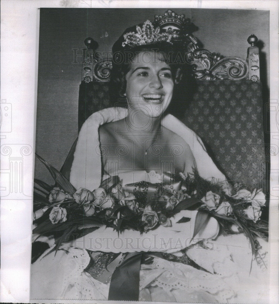 1962 Miss Suzanne Northam Crowned Queen of Indian State Fair. - Historic Images