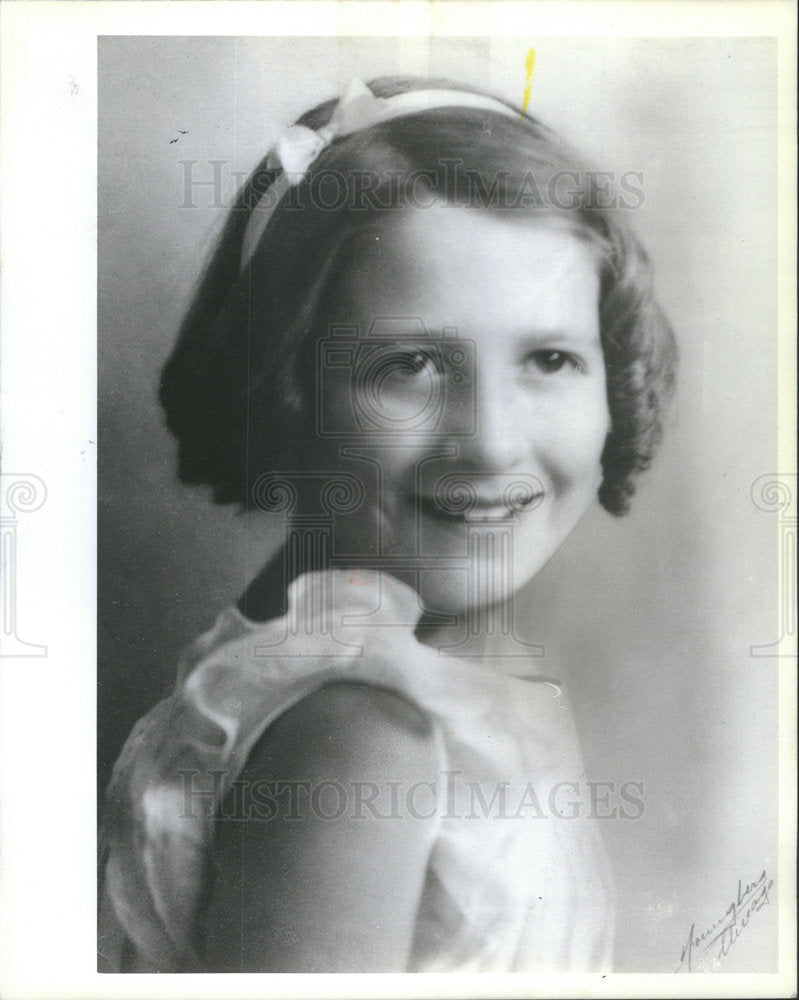 1982 Press Photo Arlene Thornley at 11, four years earlier at her firs communion - Historic Images