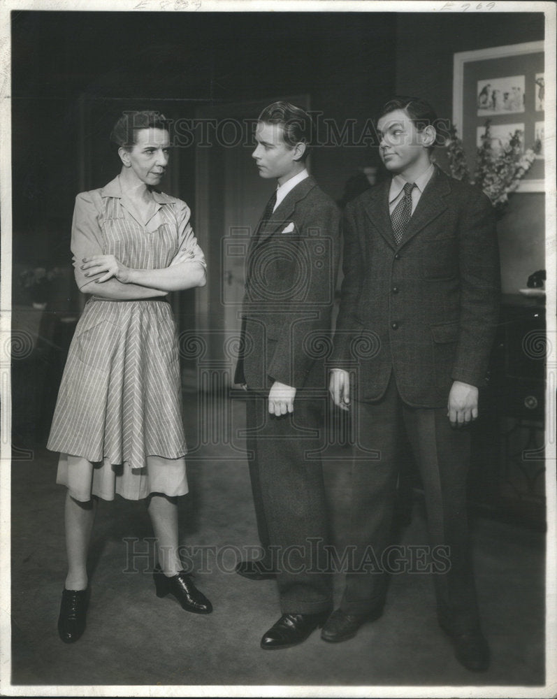 1943 Press Photo Actors in Max Gordon&#39;s Comedy &quot;Junior Miss&quot; - Historic Images