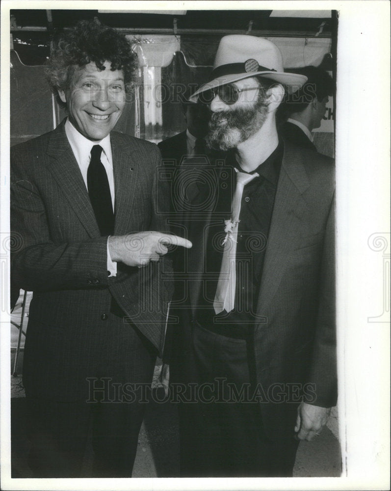 1985 Press Photo Attorney Allen Turner St Jerome Blum Artist - Historic Images