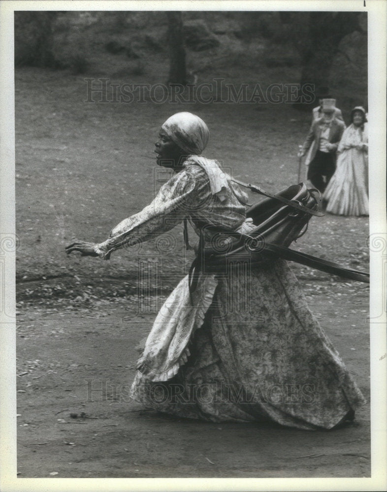 Press Photo Cicely Tyson Harriet Tubman humiliation slaves freedom woman Moses - Historic Images