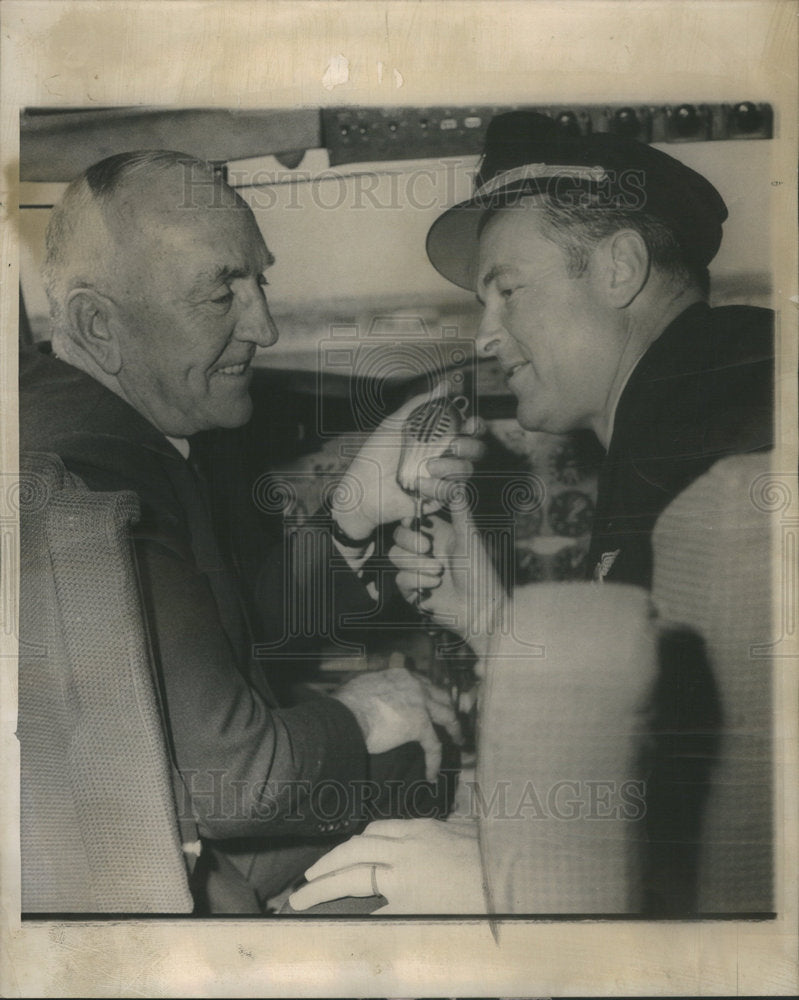 1942 Press Photo Captain Eddie Rickenbacker Military Official - Historic Images