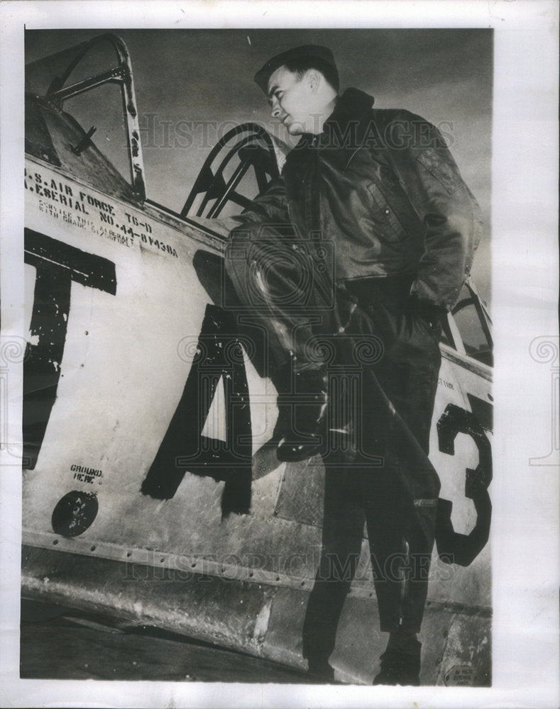 1953 Press Photo Dad Footstep William Rickenbacker Plane Korea Gypsy World War - Historic Images