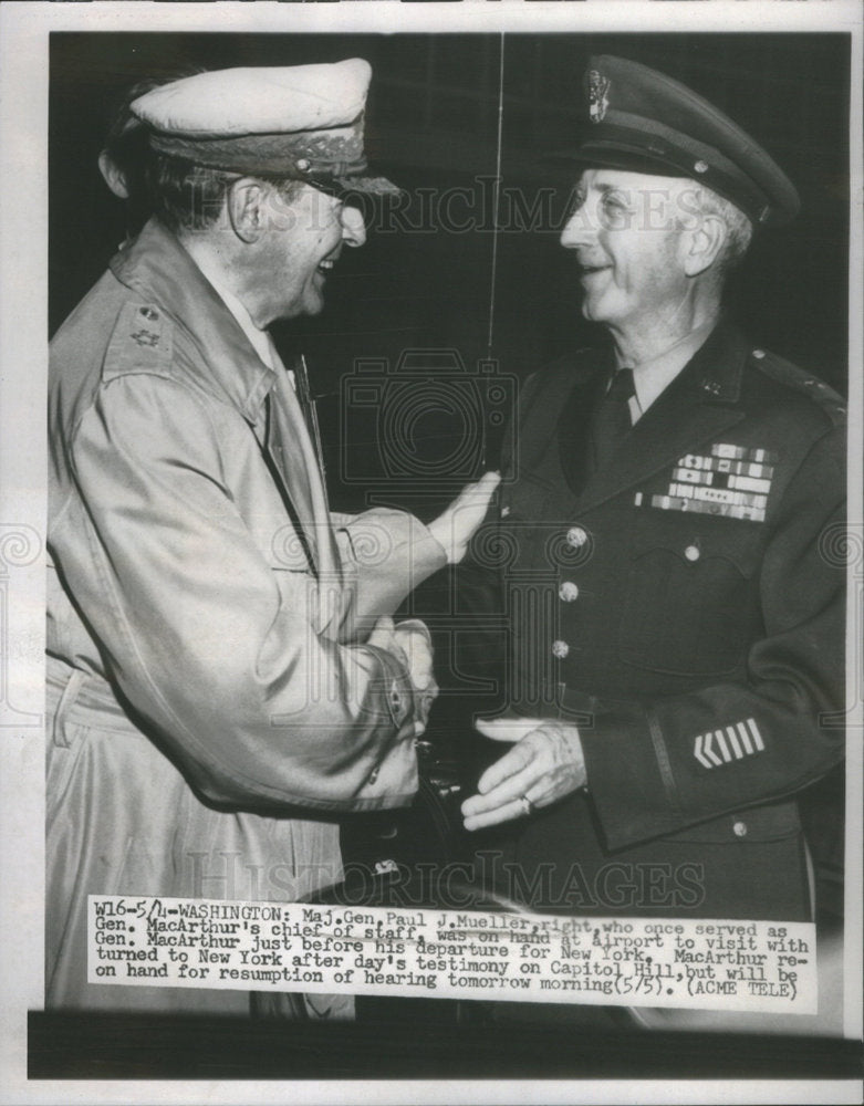Press Photo Maj Gen Paul Mueller Visits With Gen Douglas MacArthur - Historic Images