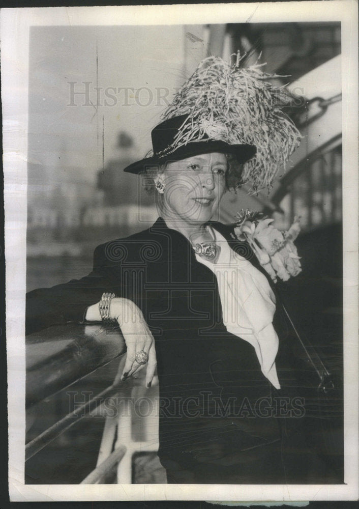 1952 Mrs Wright Shown On Deck Of SS America Before Sail To Europe - Historic Images
