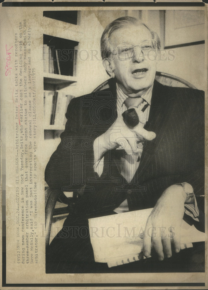 1975 Peter Seitz Graphic Designer Author Teacher Business Chicago - Historic Images