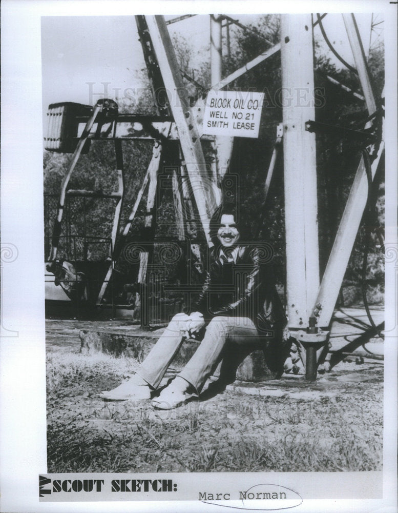 1973 Press Photo Marc Norman Screenplay Writer Oil Derrick - Historic Images