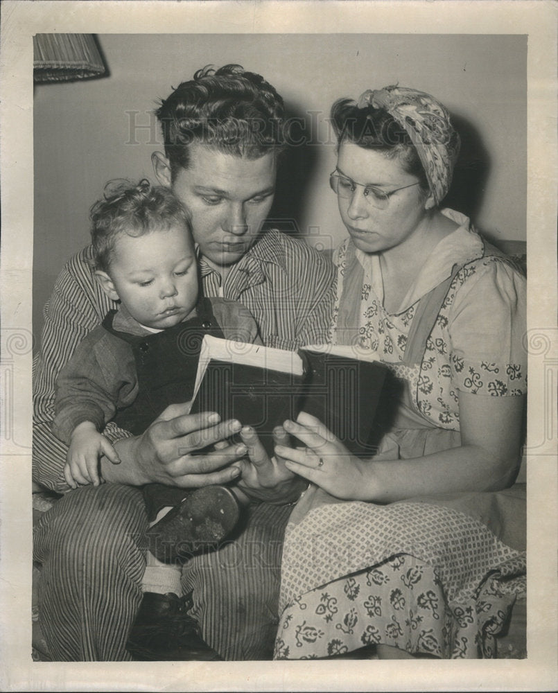 1951 Press Photo MR. MRS. DARELL LABRENZ SON KIT - Historic Images