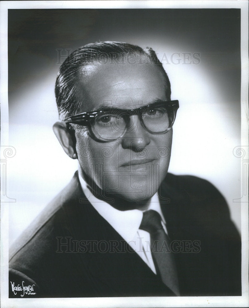 1970 Press Photo ALEX LADENSON CHIEF LIBRARIAN CHICAGO PUBLIC LIBRARY. - Historic Images