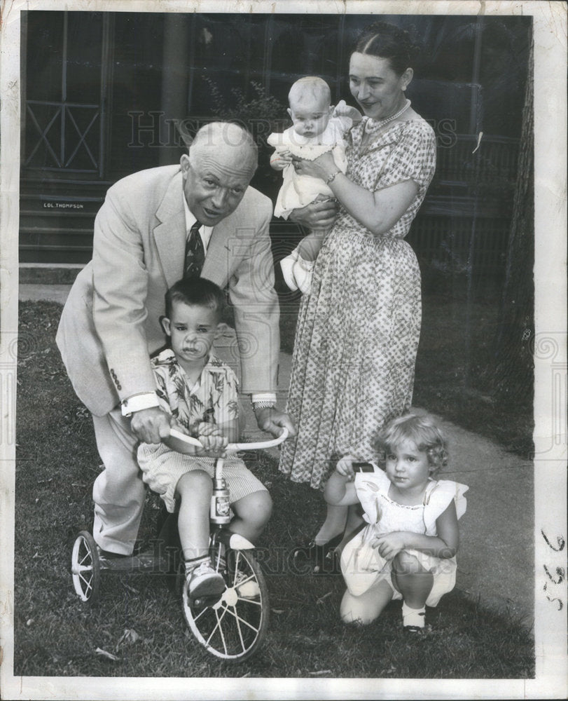 1952 GEN. DWIGHT DAVID EISENHOWER PRESIDENT UNITED STATES - Historic Images