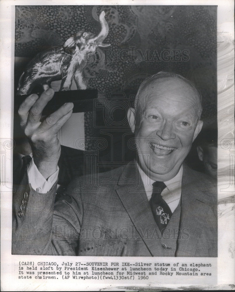 1960 Press Photo President Eisenhower Silver Elephant Statue Chairmen Luncheon - Historic Images