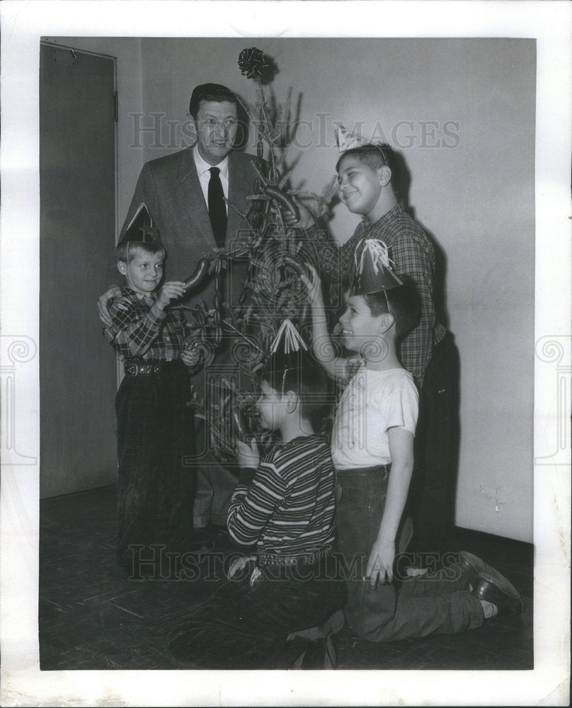 1967 Christmas party old town Chicago boys Club William ladany - Historic Images