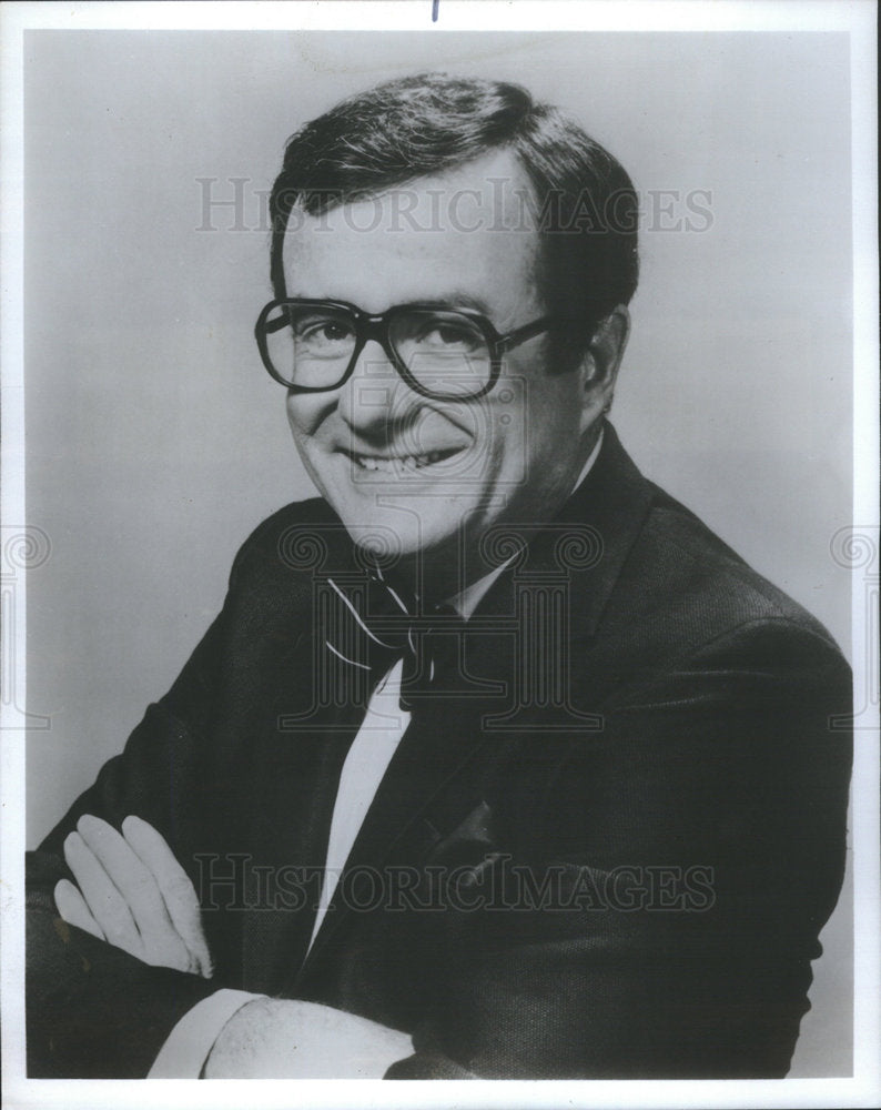 1988 Press Photo Portrait Of Mark Russell With Arms Crossed - Historic Images