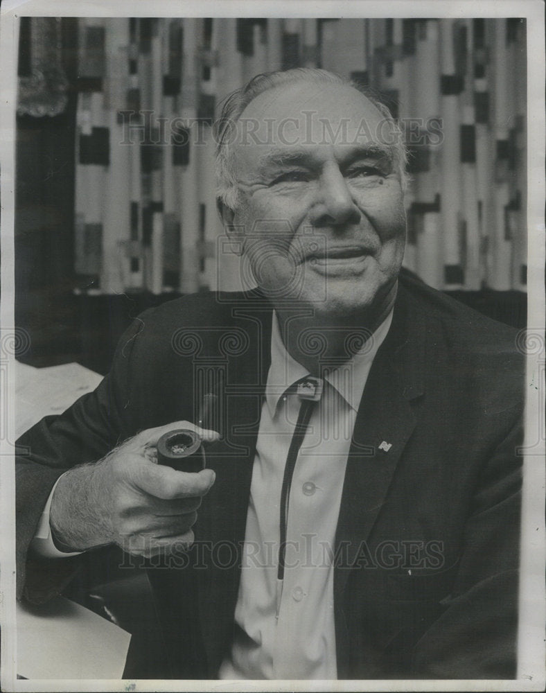 1965 Press Photo Wrap-On Company President Russell Candid Picture - Historic Images