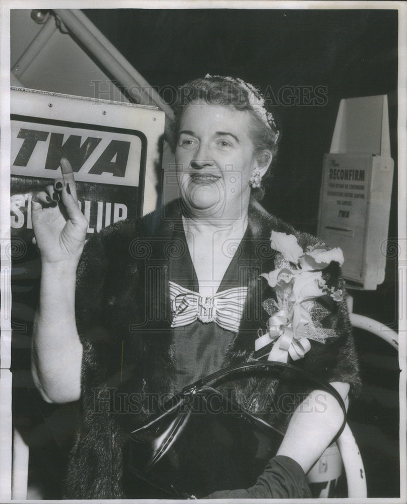 1957 Mrs Edward Larson Of Scottish Old Home To Meet Queen Of England - Historic Images