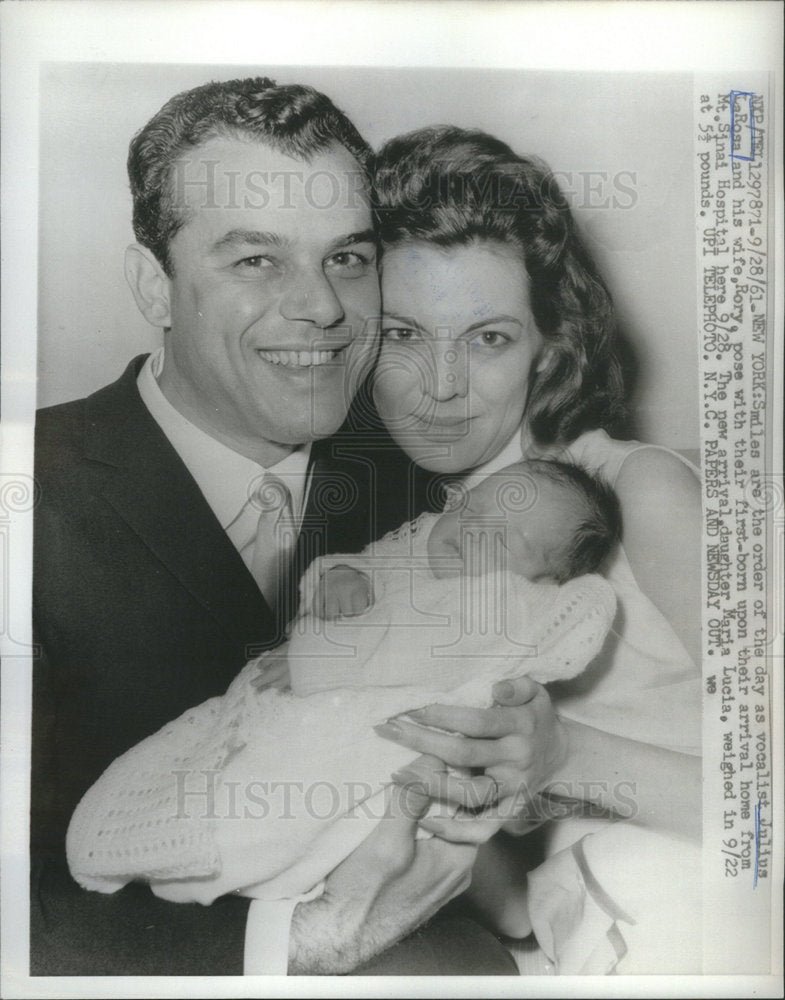 1961 Press Photo Vocalist Julius LaRosa Wife Rory Baby Daughter Maria Lucia - Historic Images