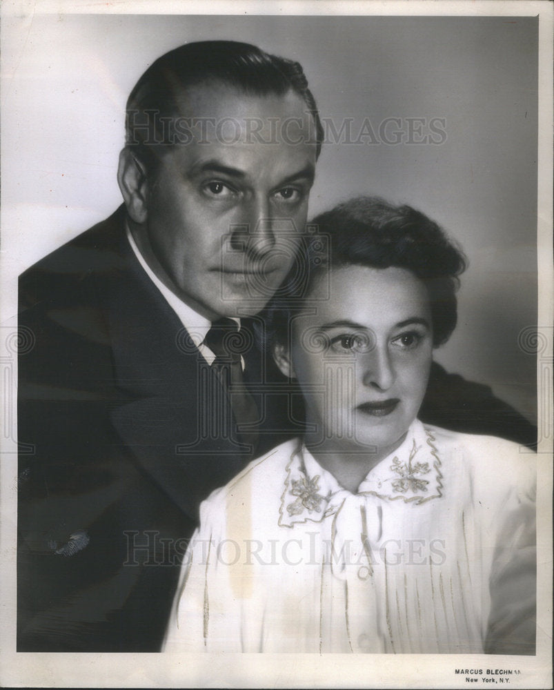 1951 Press Photo Fredrie March And Florence Eldridge N The Autumn Garden - Historic Images