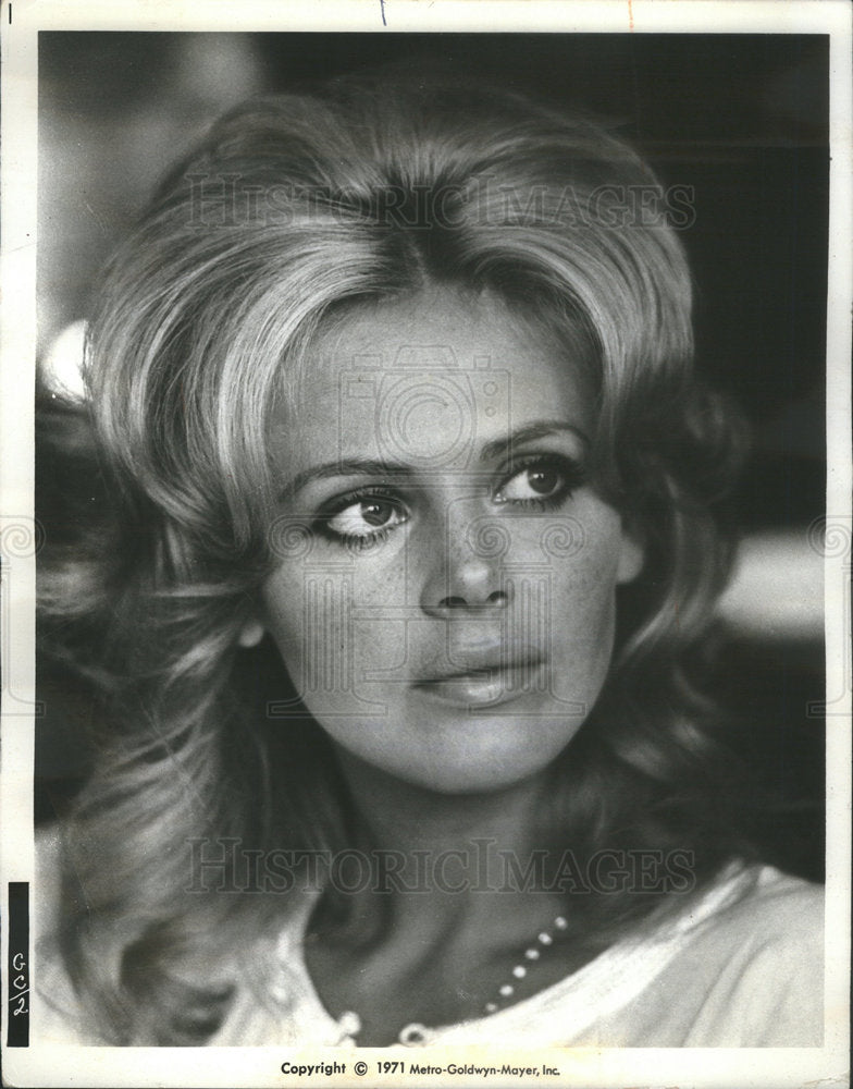 1971 Press Photo Get Carter Film Actress Ekland Action Picture Scene - Historic Images