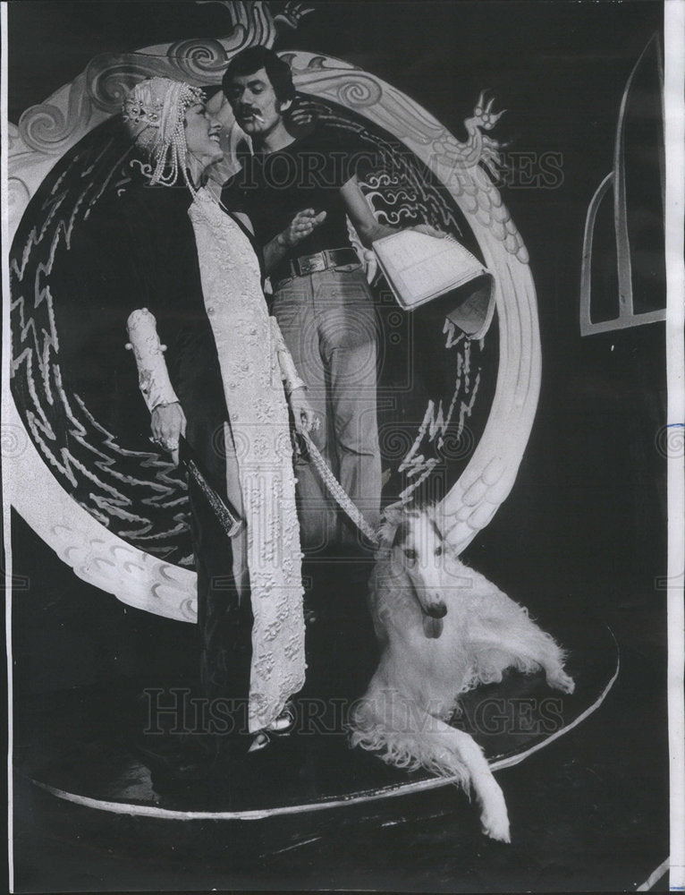 1974 Press Photo Shanghai Gesture Play Theatrical Director Eleven Rehearsal - Historic Images