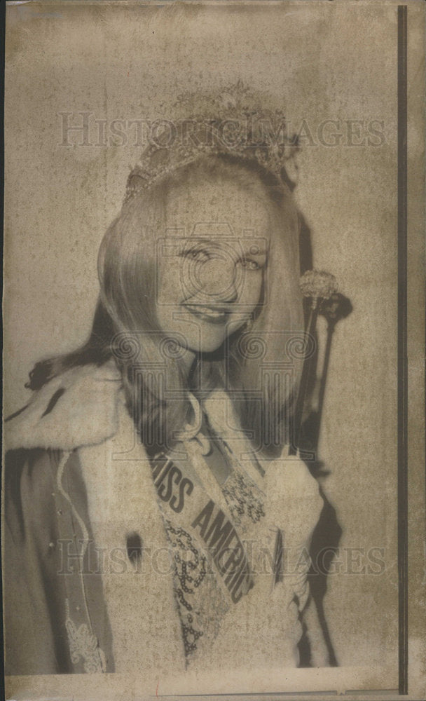 1967 Miss American Beauty Winner Elfast Wearing Crown Robe - Historic Images