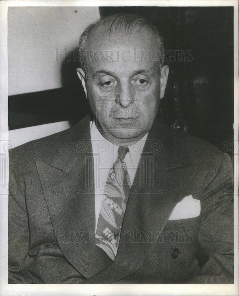 1943 Press Photo Doctor McNealy Seated Looking Sad Wearing Suit - Historic Images