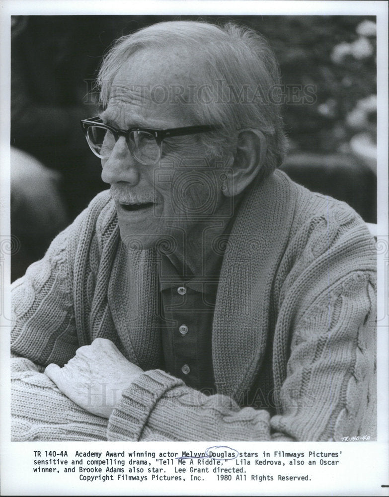 1980 Press Photo Tell Me A Riddle Film Actor Douglas Wearing Sweater - Historic Images