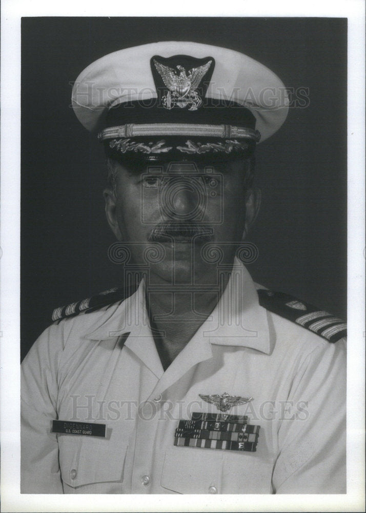 1985 Press Photo Cmdr Ronald DiGennaro Relieves Capt David Corson As Comm Officr - Historic Images