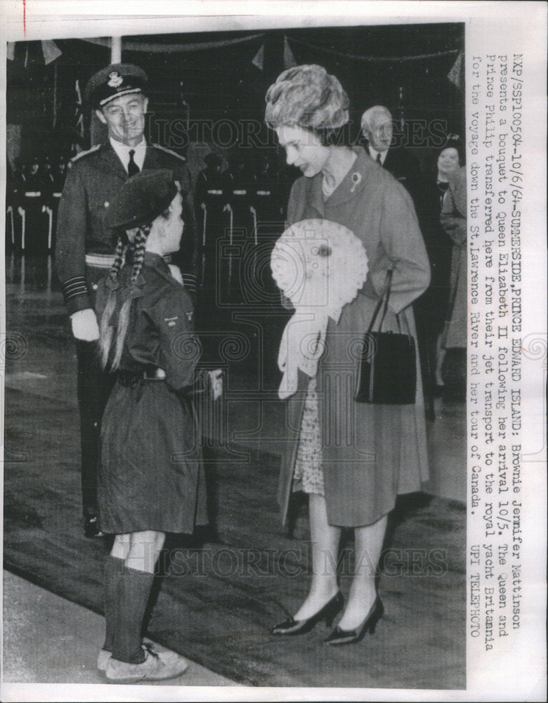 1964 Brownie Jennifer Mattinson Give Flowers To Queen Elizabeth II-Historic Images