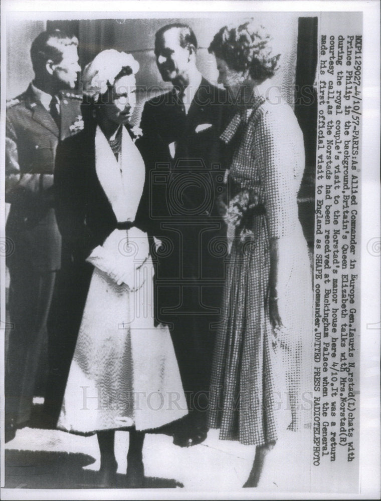 1957 Press Photo General Lauris Norstad/Queen Elizabeth II/Prince Philip/England - Historic Images