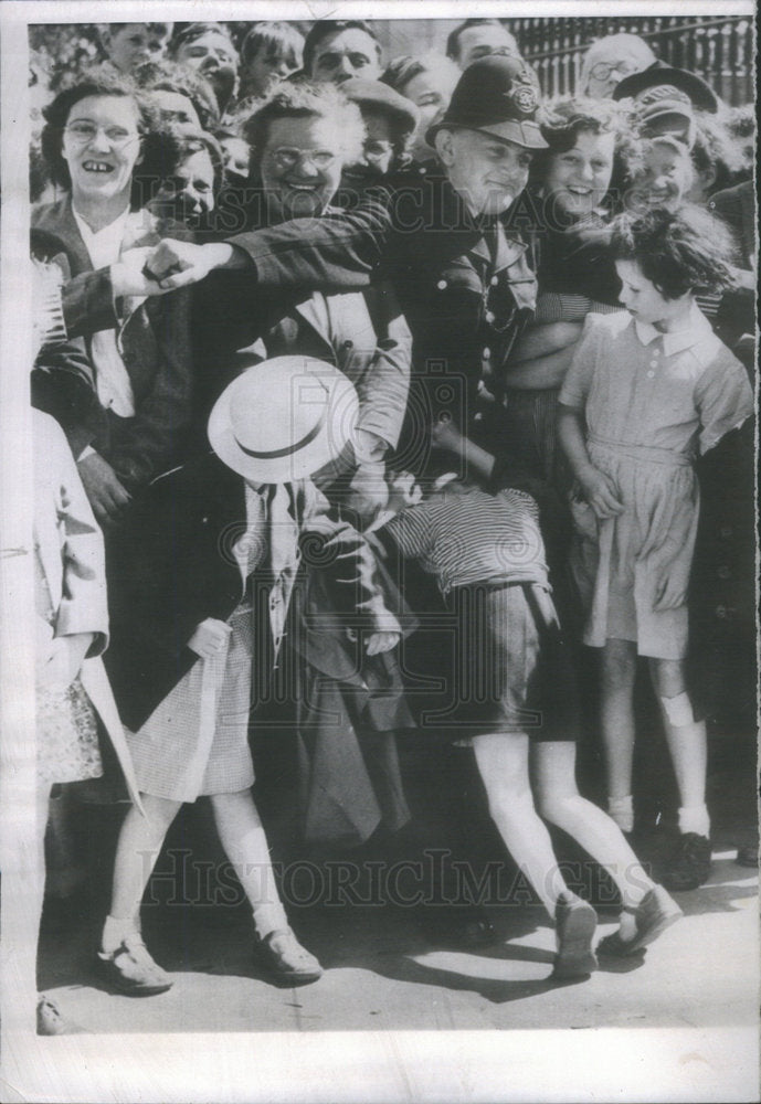 1952 Press Photo London/Police/Coronation/Queen Elizabeth II/England - Historic Images