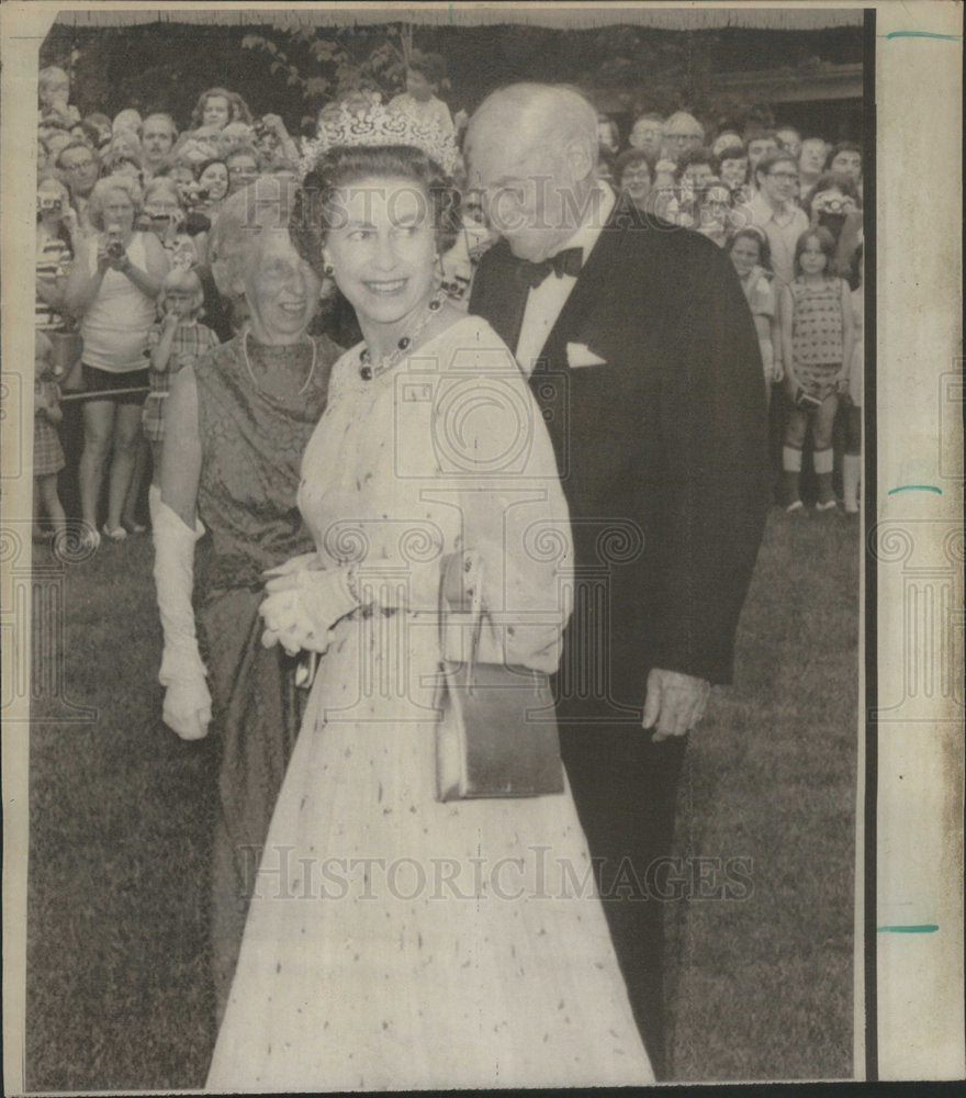 1973 Press Photo Queen Elizabeth in Ontario - Historic Images