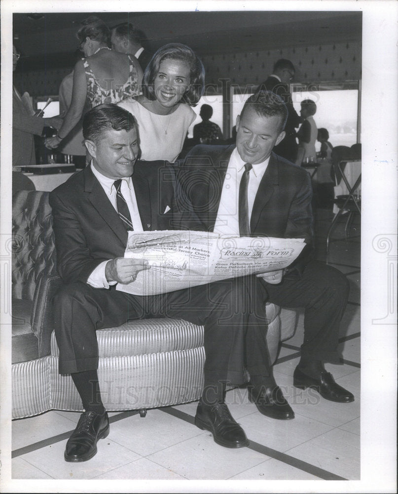 Press Photo Frank Major Frederick Kelsey Mrs. W. F. Schroeder Arlington Park - Historic Images