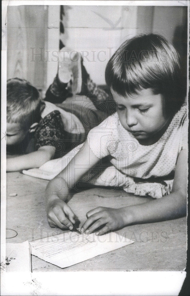 1963 Aretta Inari Maki - Historic Images