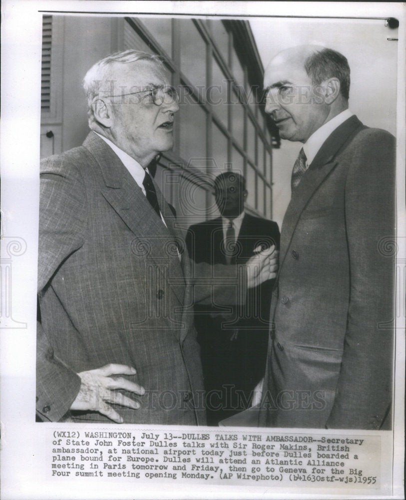 1955 Press Photo Dulles talks to Makins at airport. - Historic Images