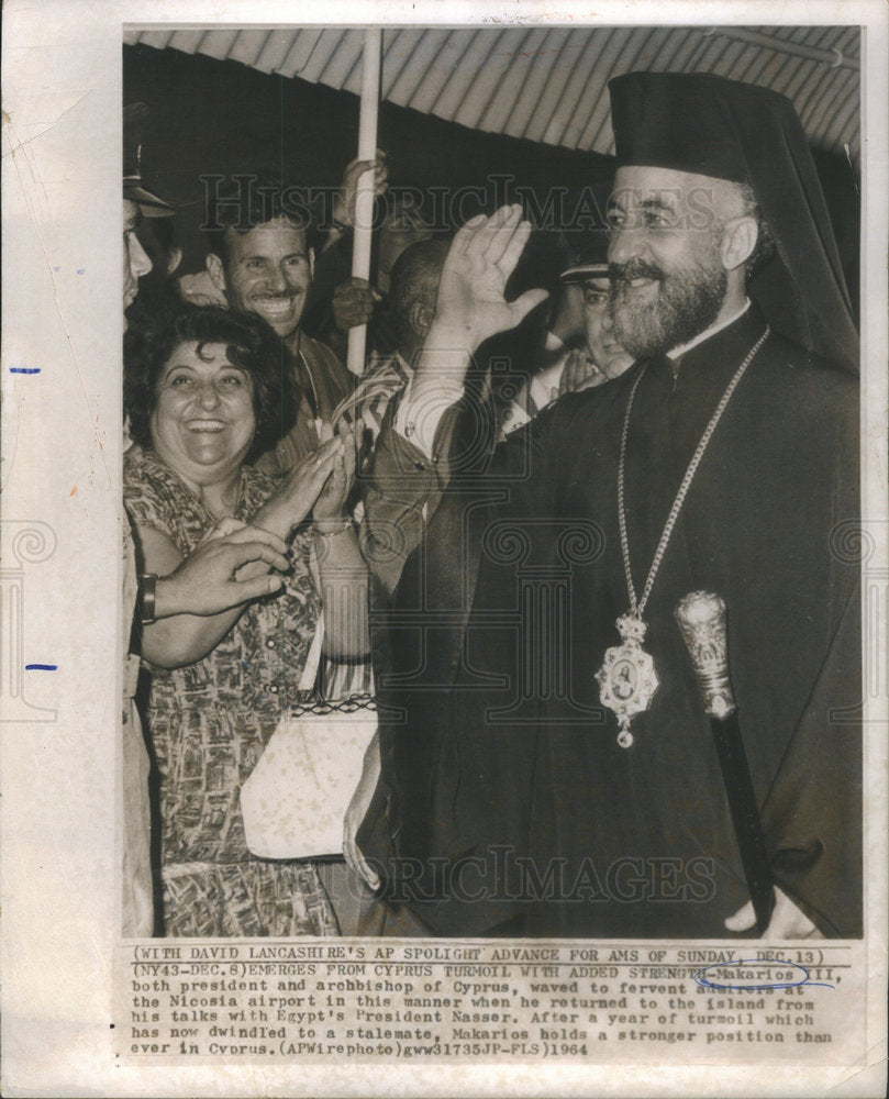 1977 Press Photo Makarios III President Archbishop Cyprus Nicosia Airport - Historic Images